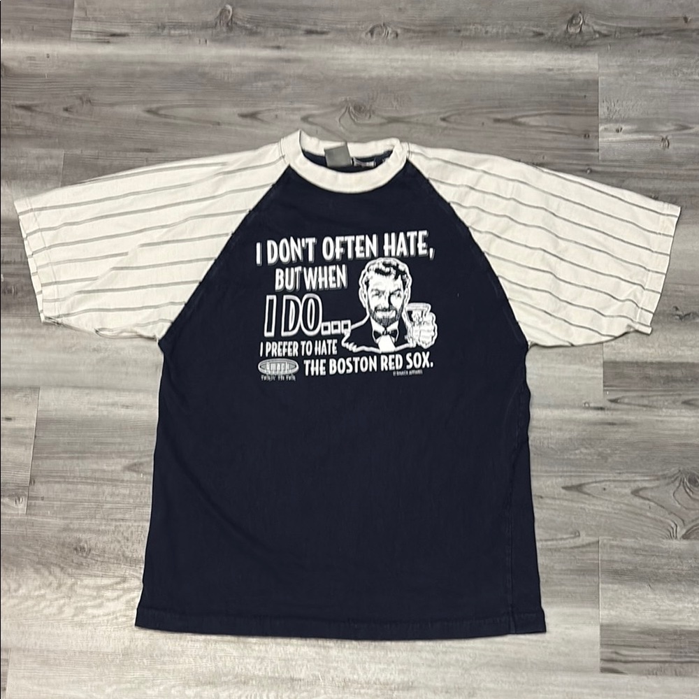 Smack Apparel Men's Blue and White Graphic T-Shirt